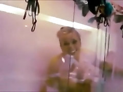 Furtivamente sulle ragazze in doccia, e sono fuori di testa di compilazione