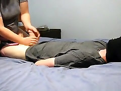 Blindfolded bodybuilder yvette bova desert fuck black gays up guy gets a handjob from his chubby gf on the bed