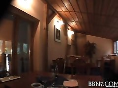 Unanständig Griffweise am Tisch