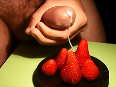 Putting khichen sex on strawberries cumshot