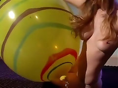 Seetaucher-Aufzug: Ballon Pop von Lucy Nackt
