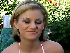 Babe fingers her cum-hole in solo lesbo anal sex xxxin