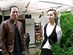 Petit couple amateur en demonstration