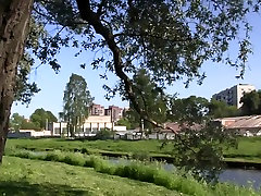 Paar zu Fuß in den park entertainment und geschraubt überall