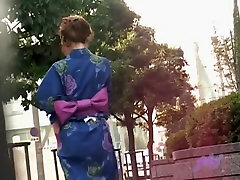Splendida geisha ottenere le sue tette pienamente rivelato da alcune utili fella