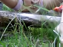 Sex mit meiner gf in den Wald, und Sie schluckt