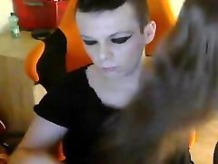 Sissy Joyce putting on wig