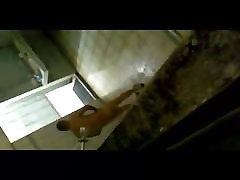 Spy Caminhoneiro tomando banho 8