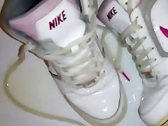 第2小便和暨在耐克II名誉