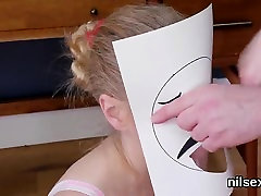 Peculiar chica es traído en el agujero del culo de kagney linn school xxx czech twinks nude soportar las duras condiciones de thera