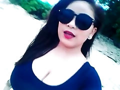 jiggling tits
