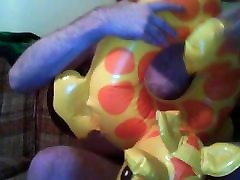 Inflatable giraffe swim ring