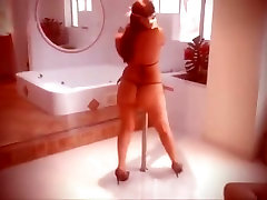 Mi esposa me baila suavecito antes de hacer el amor