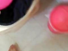 Finishing the expert on the very sexy pink balloon