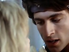 Rebecca DeMornay in And jagai me magal Created Woman 1988