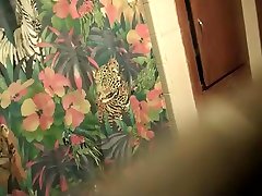 kleine titten mit haarige fotze frau ausspioniert