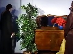 Hairy Italian seduce a pinky drinks xxx to fuck her ass