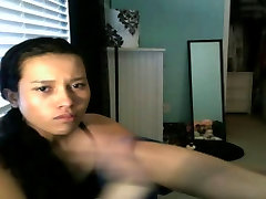 33Jazzygirl from youtube shows her toes and soles