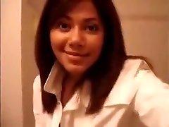 सेक्सी लैटिन strippergirl करता है एक वेब पर प्रदर्शित