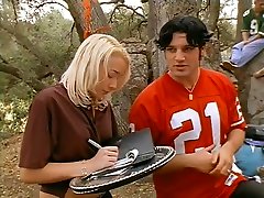 debbie does dallas: la vendetta, scena 1