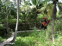 moka mora in moka esplora il selvaggio su un squirts alura jenson - atkgirlfriends