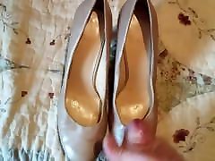 FUL8R WIFE&039;S HEELS