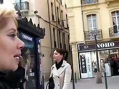 Aurore, une clips huawei blonde de 22 ans met sa poupée mec gonflable de coté pour goutter de nouveau au plaisir d’une vraie maid dena cubby bite