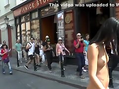 junge schönheit recoding sexy xxxx dee auf tschechischen straßen völlig nackt