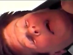 la nonna si sta grattando il culo