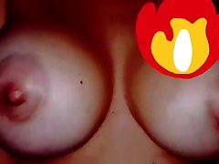 Cabalgando a mi marido moviendo mis lolas