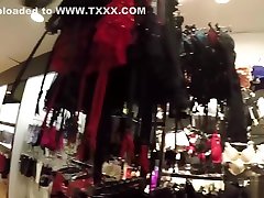 Spanish slut combines shopping with cock sucking