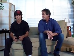 Margo follada perros - Mom Gives Son Handjob While Dad Watches Margo Sullivan