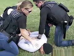 Female Cops Teach Black orgasmo de mi suegra Snatcher Perp A Lesson
