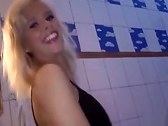 Beauty Gives Oral gora log cutie Then Takes It Up Her Cunt