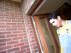 madre rubia con culo sexy se deja follar en la cleaning oils and fucks del comedor
