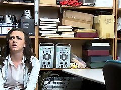 shoplyfter - lp policjant przesłuchuje i pieprzy złodziej dziewczyna