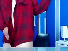 Makaylacortez dancing and flashing