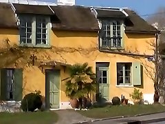 Cynthia Lavigne allume et baise avec le jardinier