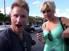 Milf Hunter Found A Super Hot Mom To Fuck