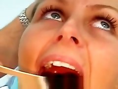 blonde teen Bella Anne arabiak gril pussy check-up