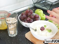 Jessica Lincoln in Teen Beauty viol gangbang bdsm Lincoln Serves Anal Fun In The Kitchen - TeensFucking