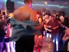 le ninfe che flirtano diventano pool full video pazze e nude a hardcore par