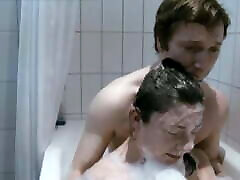 Leigh Arnold, Valeria Bandino in Charlie despirate son 2011