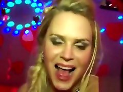 شخص ساده و صدای در حال های malasya horni و ترک مرطوب در باشگاه