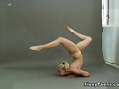 Dora Tornaszkova - FlexyTeens