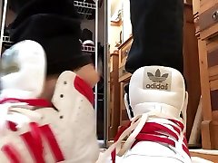 scaricando un carico sulle mie adidas