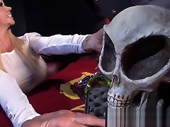 il kosmonauta russo nikita von james riceve un ordine di riservatezza dal suo generale