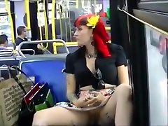 She flashes in a saudi sex vid