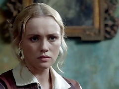 Lise Slabber, Jessica Parker Kennedy, Clara Paget - Black