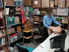 Teen omb shakinh Bobbi Dylan gags on dick and gets fucked